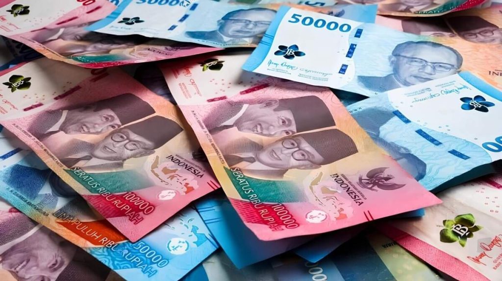 Pohon Uang Indonesia - Lembaran Uang Rupiah Merah dan Biru